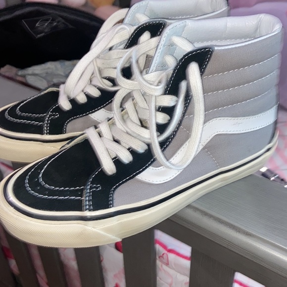 Vans - Picture 3 of 4